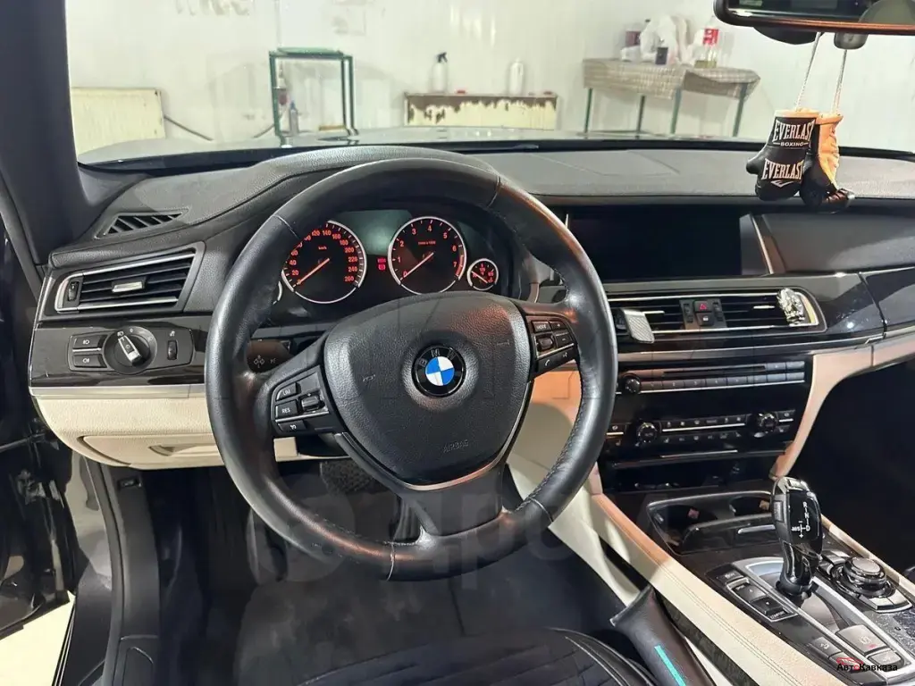 BMW 7 серия, 2013 года