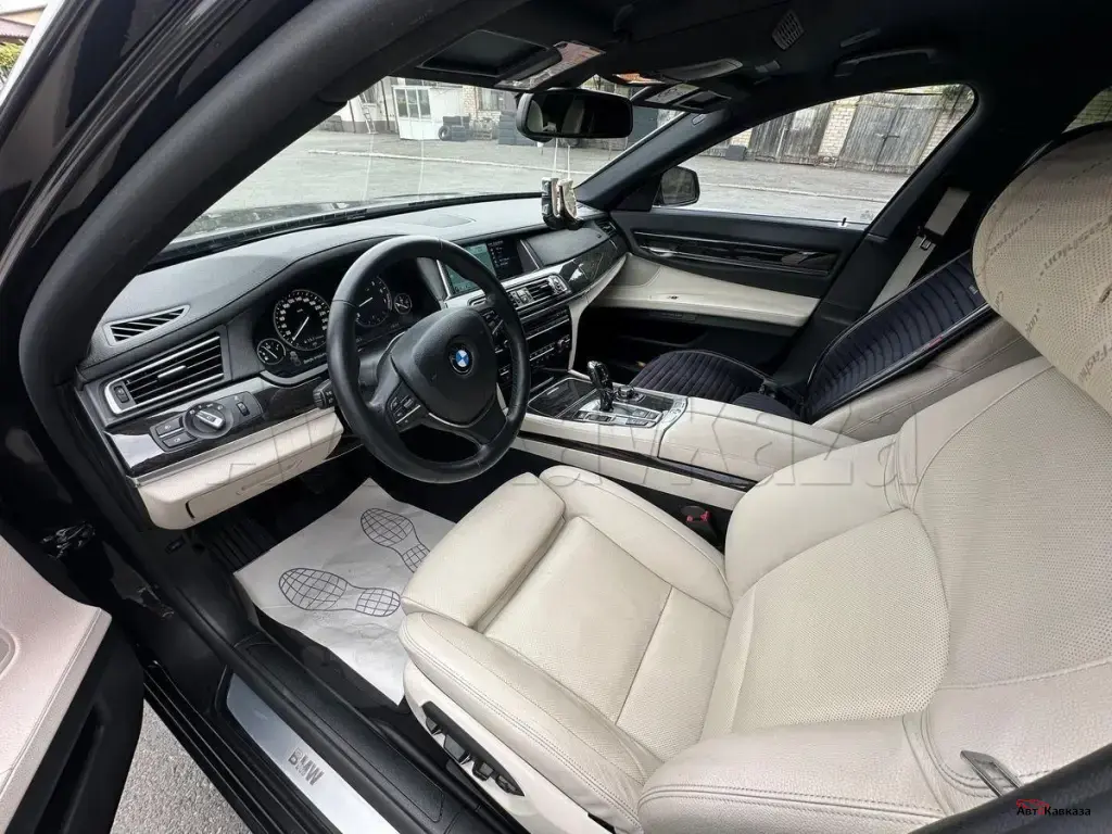 BMW 7 серия, 2013 года