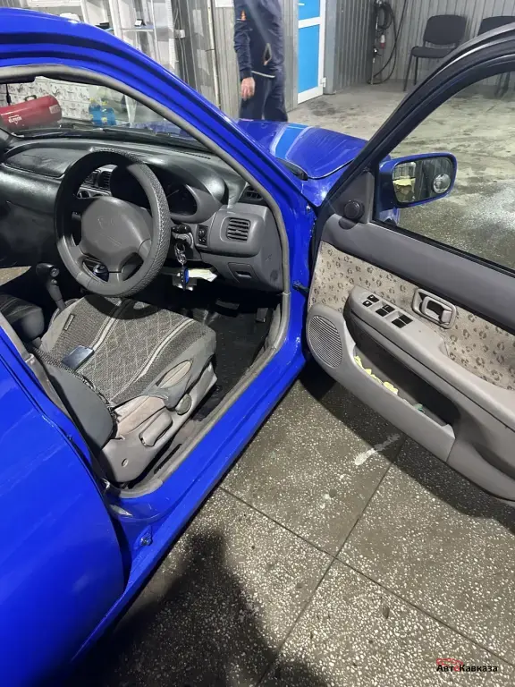 Nissan March, 2000 года