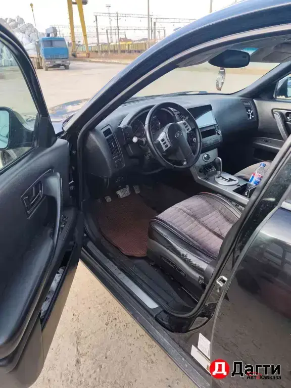 Infiniti FX35, 2005 года