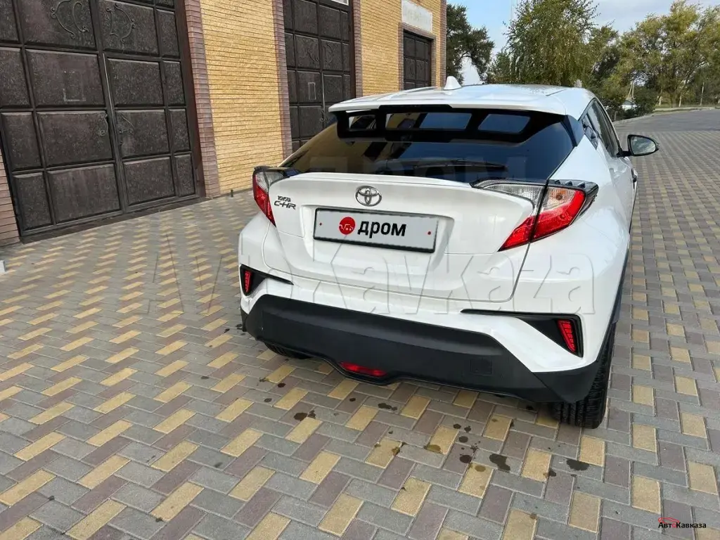 Toyota C-HR, 2018 года