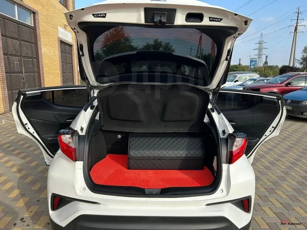 Toyota C-HR, 2018 года