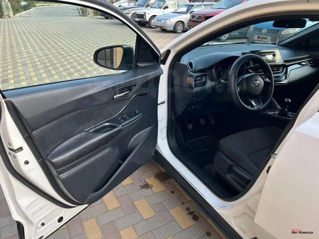 Toyota C-HR, 2018 года