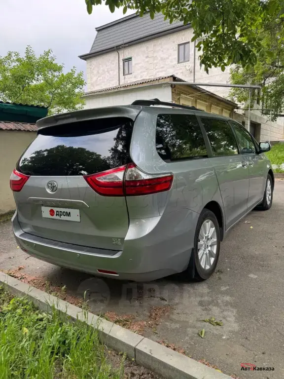 Toyota Sienna, 2016 года