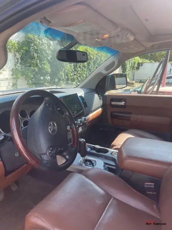 Toyota Sequoia, 2012 года