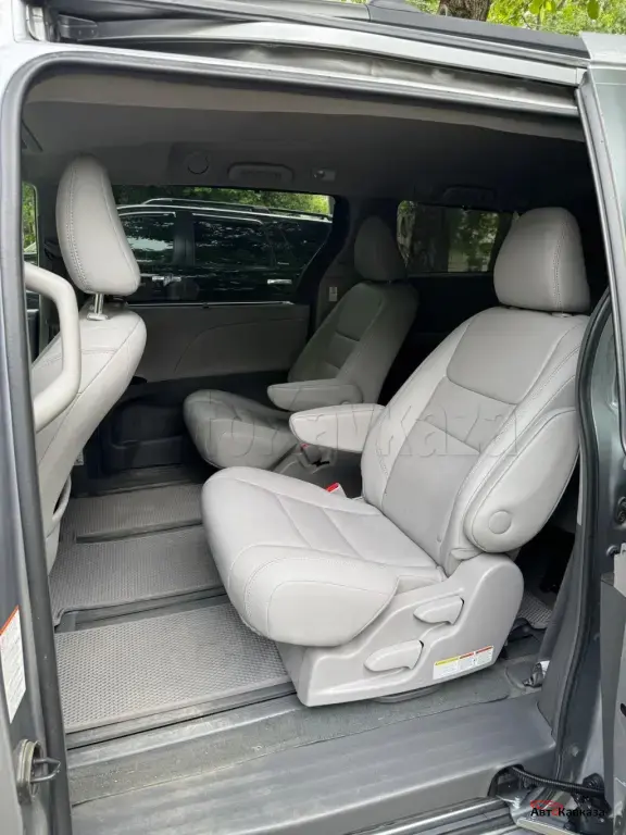 Toyota Sienna, 2016 года