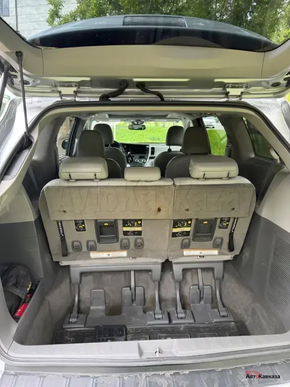 Toyota Sienna, 2016 года